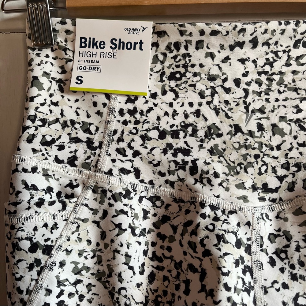 Old Navy Powersoft 8” Biker Shorts - Picture 5 of 7